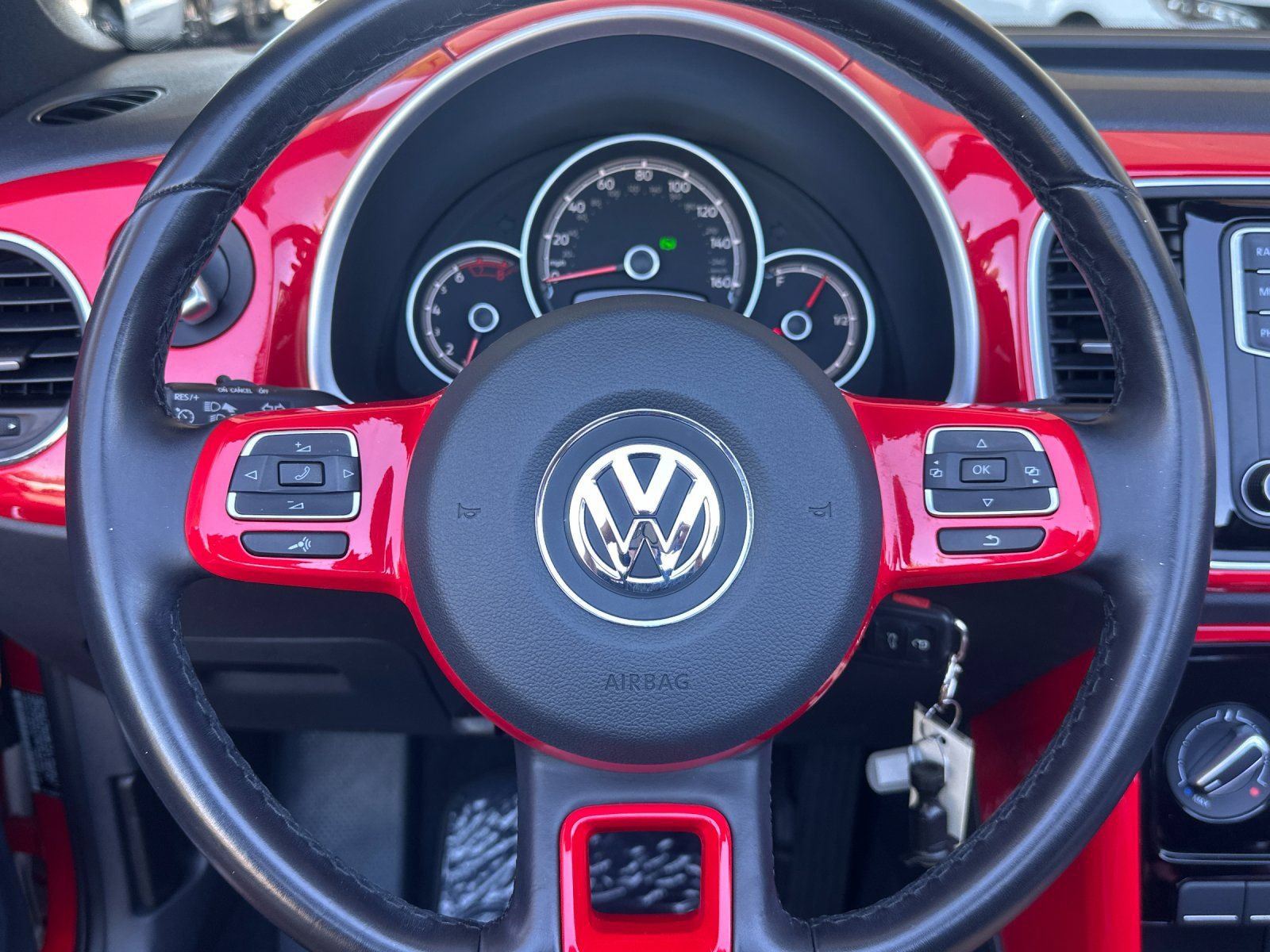Used 2018 Volkswagen Beetle 2.0T S FWD image 21