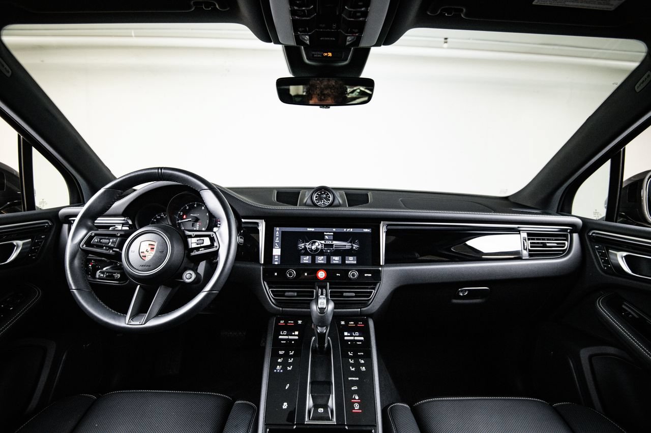 Certified 2023 Porsche Macan Turbo AWD/4WD image 25