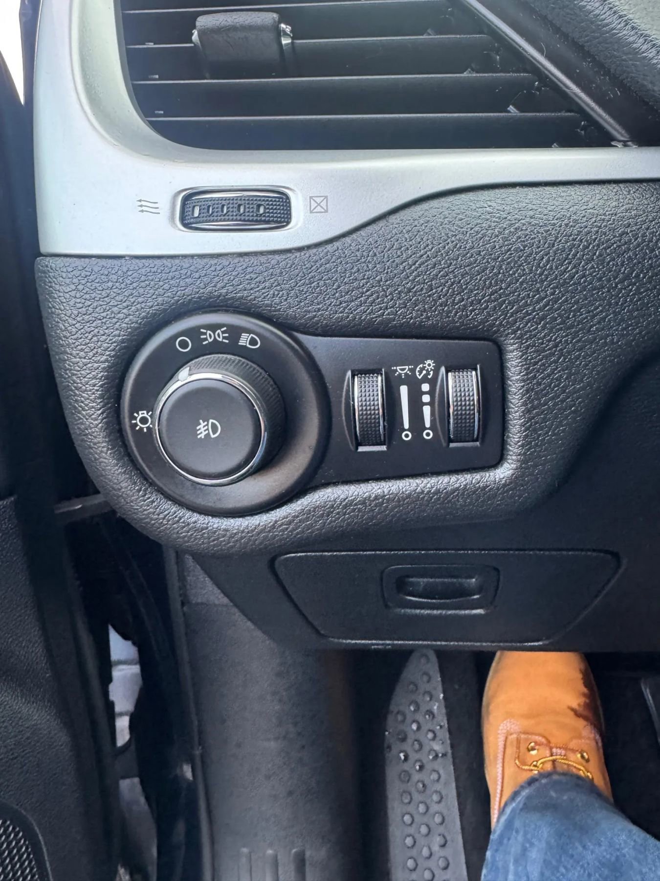 Used 2014 Jeep Cherokee Trailhawk w/ Leather Interior Group image 19