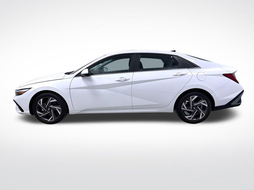 Used 2024 Hyundai Elantra SEL w/ Convenience Package image 2