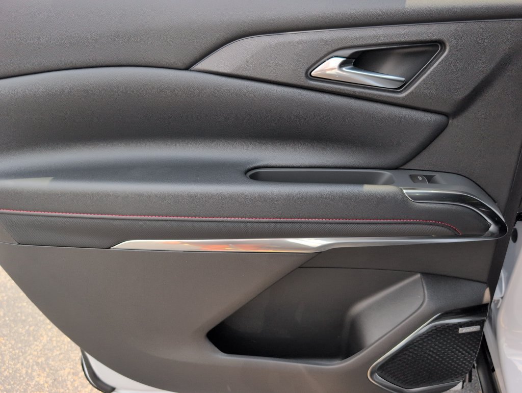 New 2026 Chevrolet Traverse RS w/ LPO, Floor Liner Package FWD image 33