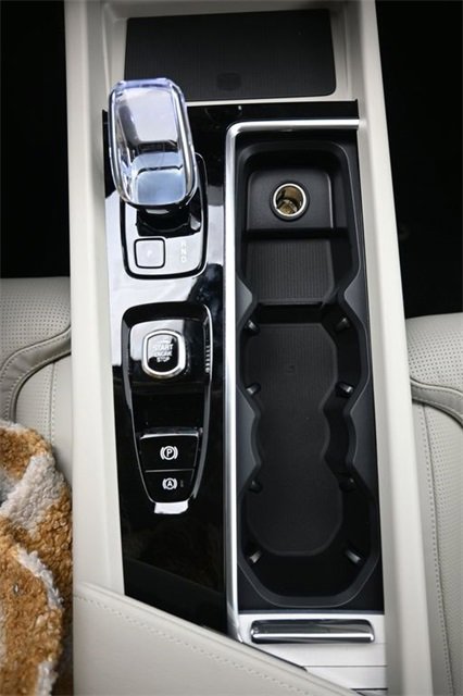 New 2026 Volvo XC60 B5 Ultra w/ Protection Package Premier image 11