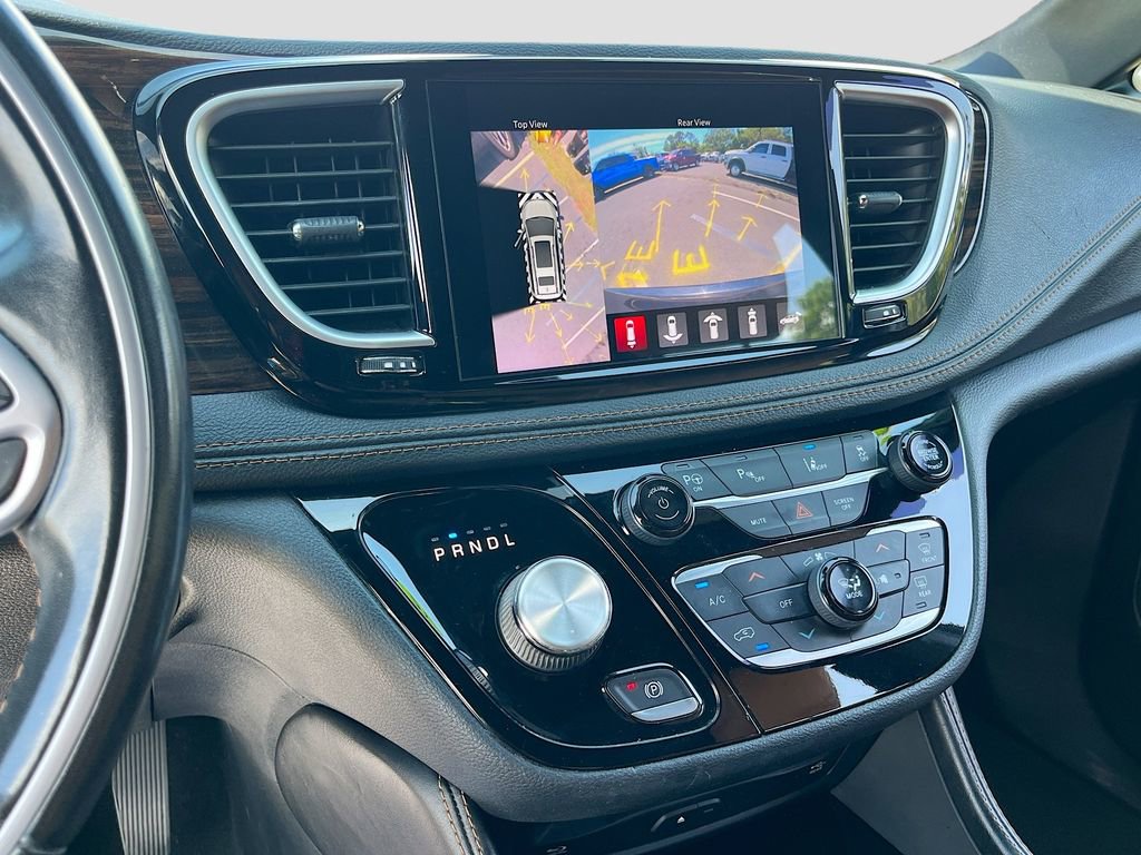 Used 2021 Chrysler Pacifica Pinnacle FWD image 14