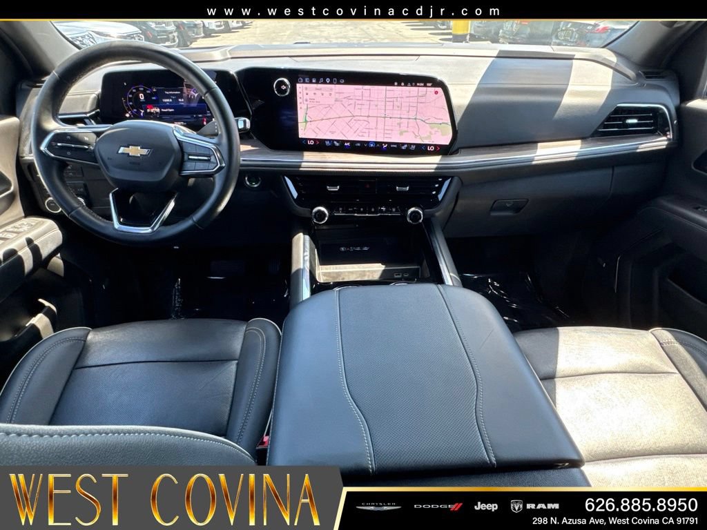 Used 2025 Chevrolet Suburban Premier AWD/4WD image 34