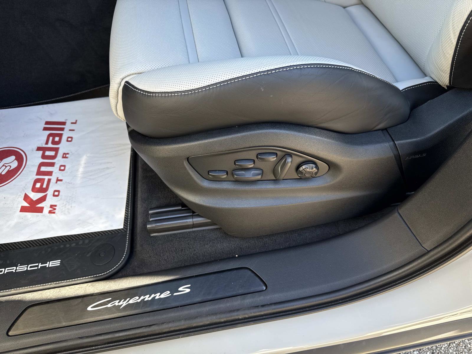 Certified 2025 Porsche Cayenne S image 21