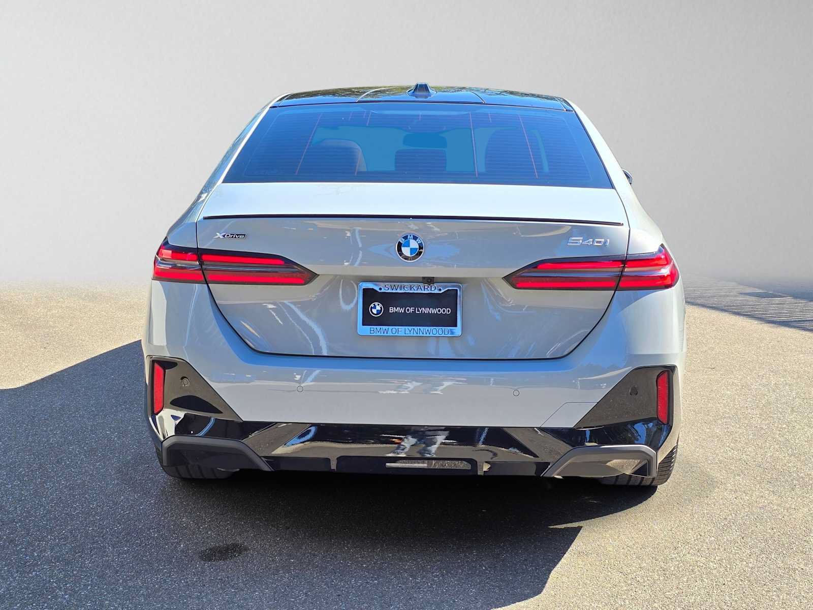 Used 2026 BMW 540i xDrive w/ Executive Package AWD/4WD image 4
