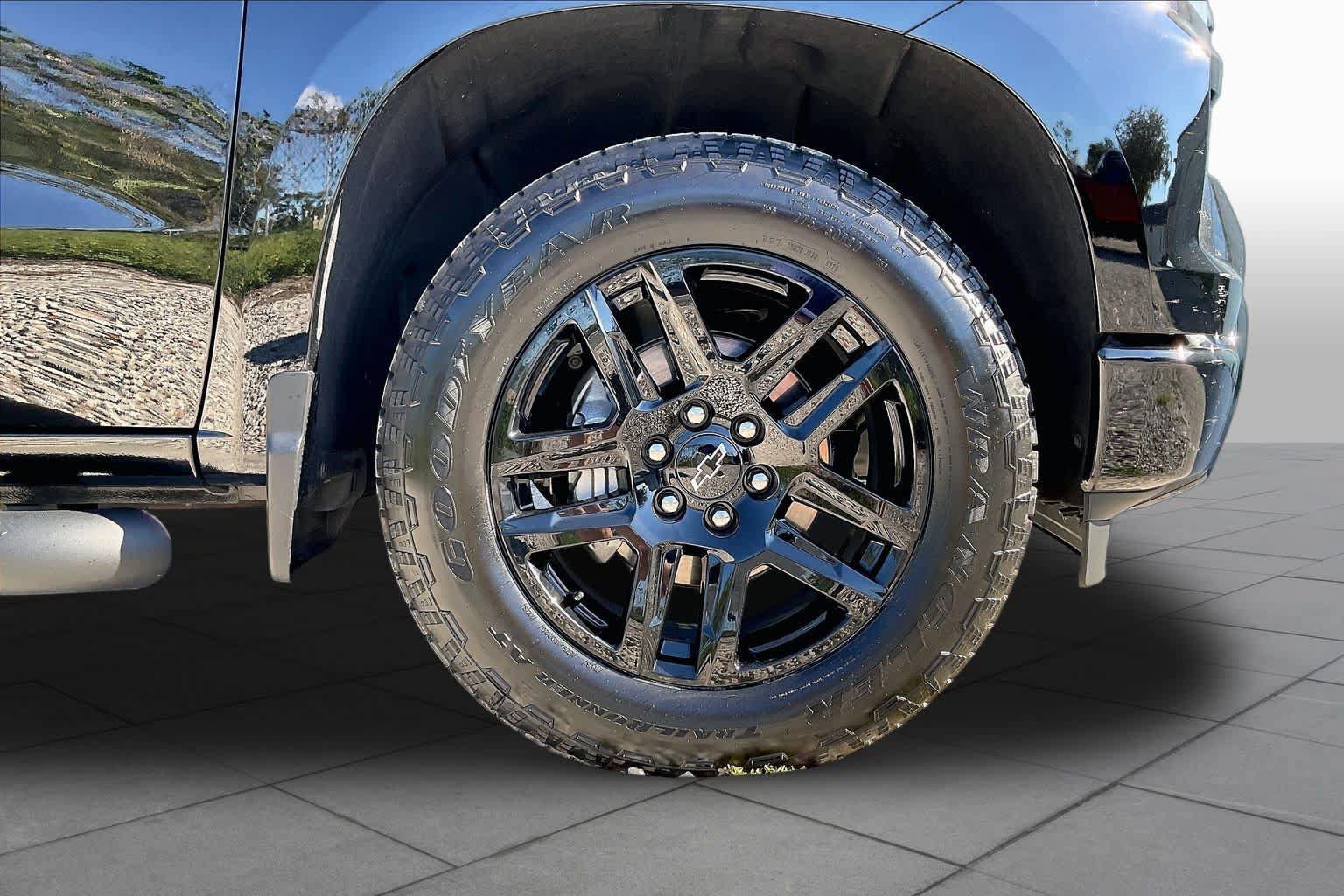 Used 2026 Chevrolet Silverado 1500 RST w/ RST Select Package RWD image 10