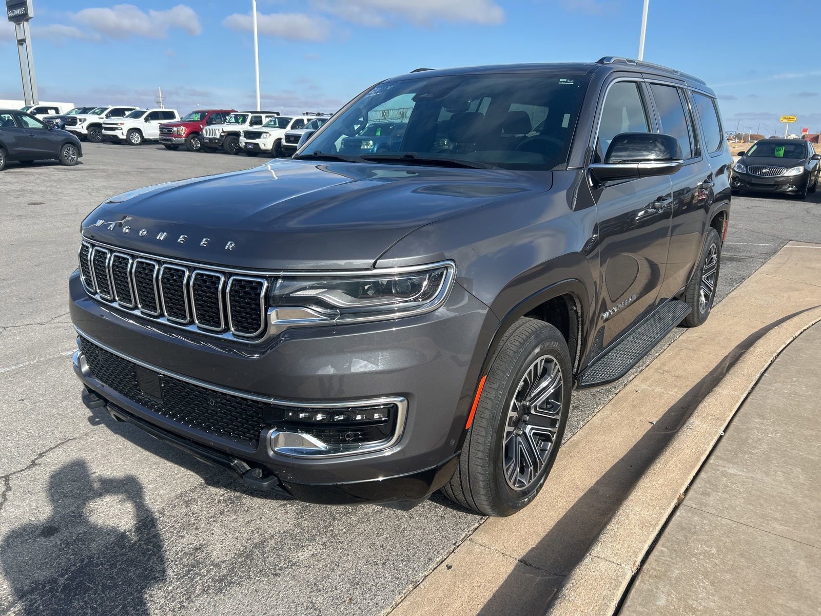 Used 2023 Jeep Wagoneer Base w/ Premium Group I image 1