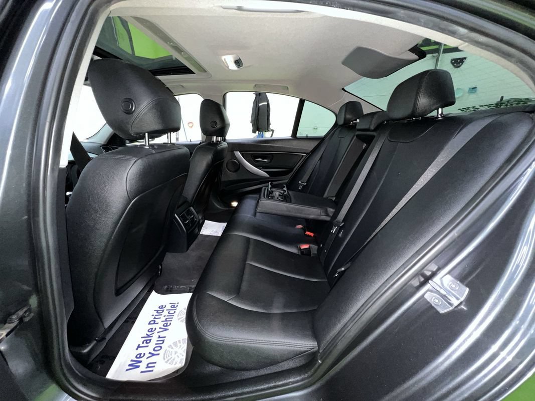 Used 2017 BMW 320i Sedan RWD image 27