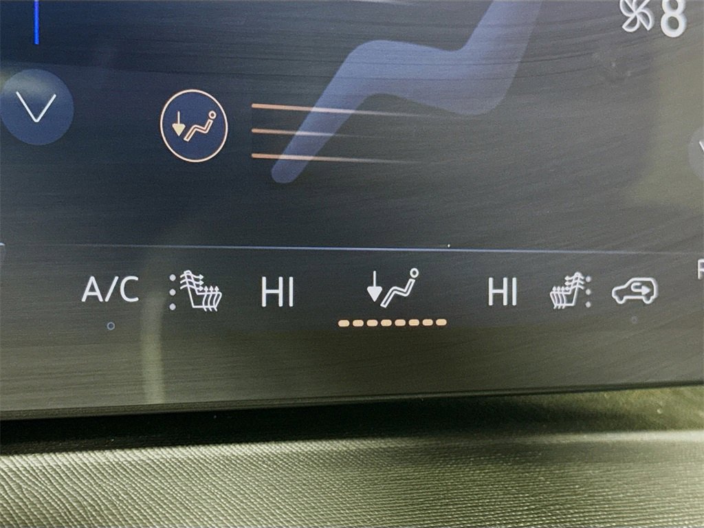 Certified 2025 Buick Enclave Preferred image 19