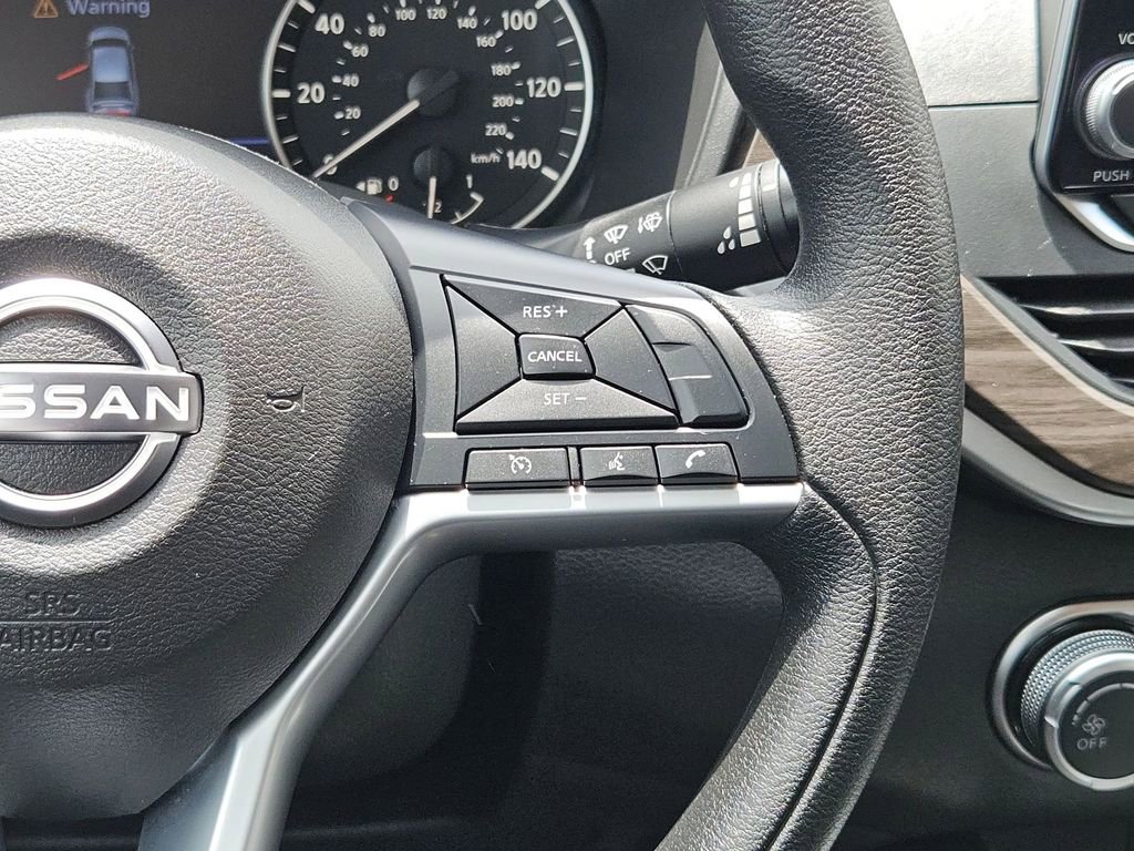 Used 2025 Nissan Altima 2.5 SV FWD image 25
