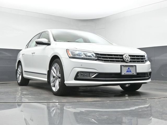 Used 2016 Volkswagen Passat 3.6 SEL Premium FWD image 11