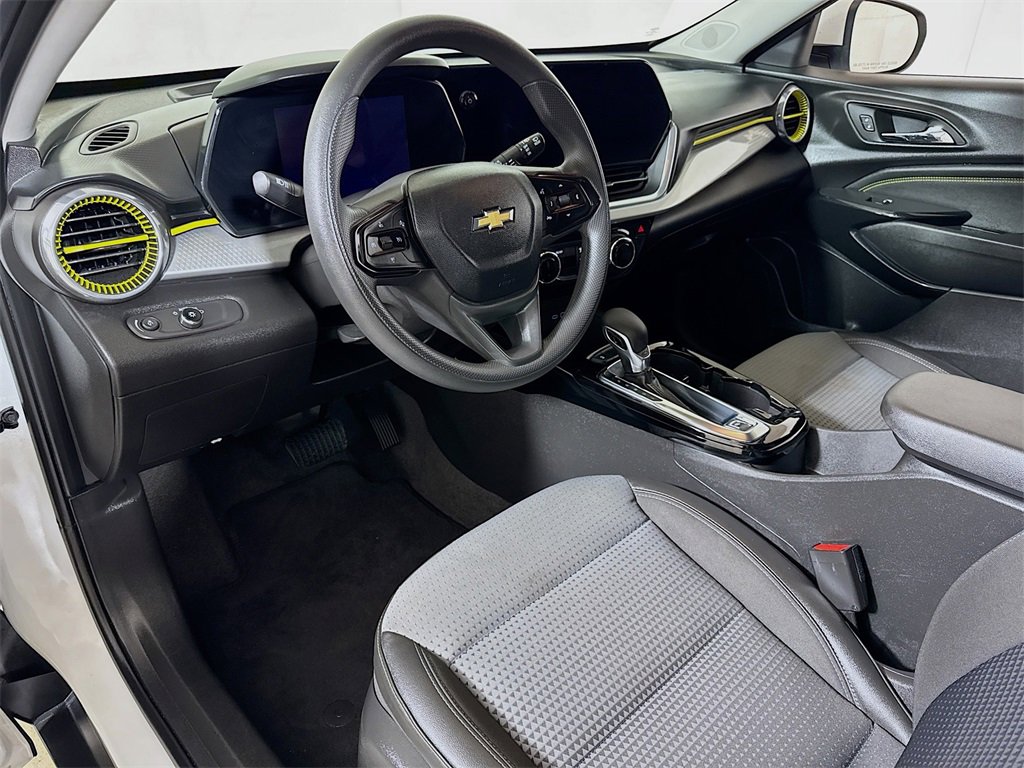 Used 2024 Chevrolet Trax LT image 7