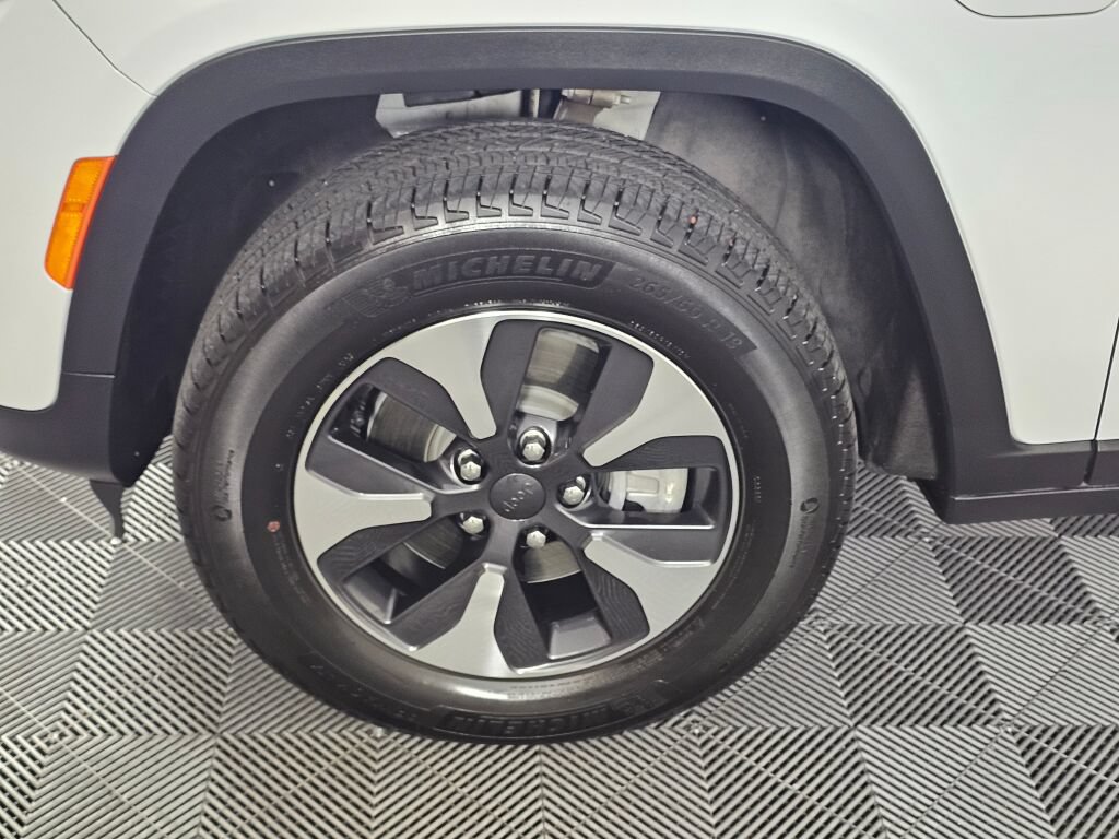 Used 2023 Jeep Grand Cherokee 4WD 4xe image 9