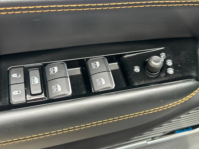 Used 2025 Jeep Grand Wagoneer Series III w/ Rear Seat Video Group 1 AWD/4WD image 27