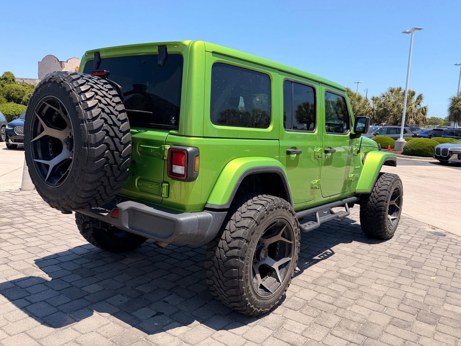 Used 2019 Jeep Wrangler Unlimited Sahara w/ Uconnect 4C Nav & Sound Group AWD/4WD image 9