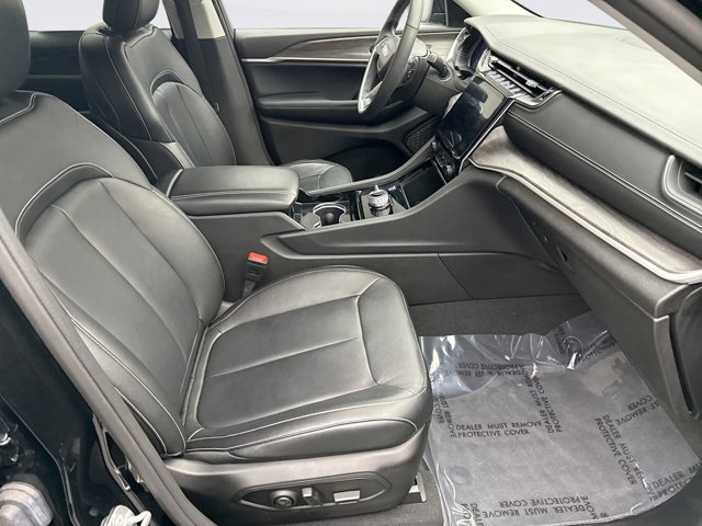 Used 2023 Jeep Grand Cherokee Limited image 16