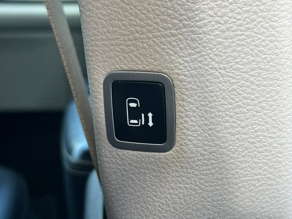 Used 2024 Chrysler Pacifica Touring-L FWD image 42