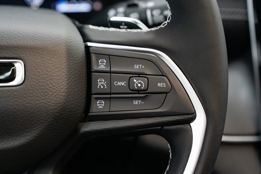 New 2025 Jeep Grand Cherokee Laredo X w/ Luxury Tech Group I image 15