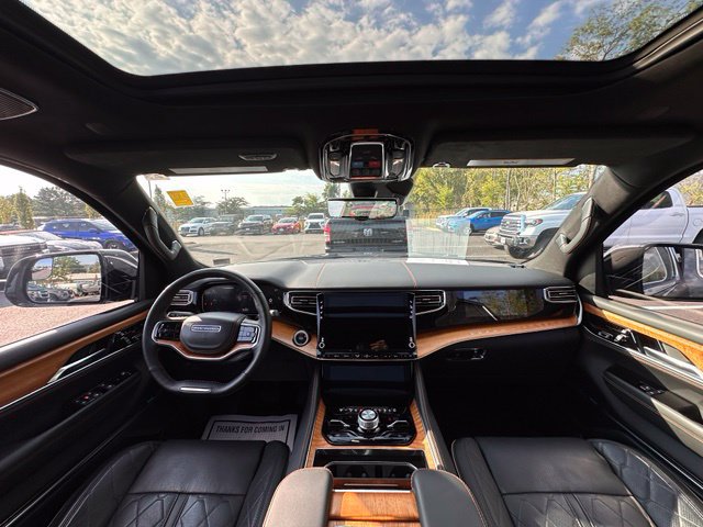 Used 2023 Jeep Grand Wagoneer Series III AWD/4WD image 2