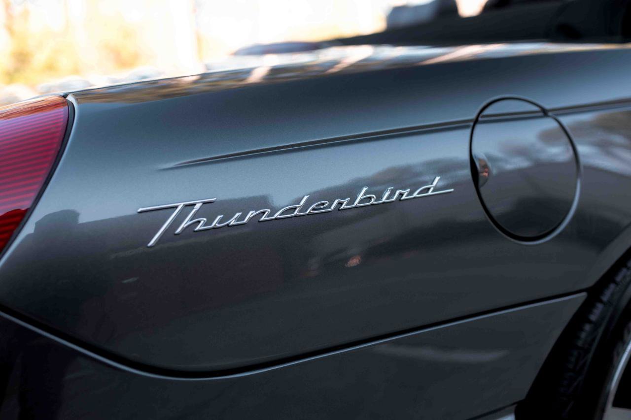Used 2003 Ford Thunderbird Deluxe image 28