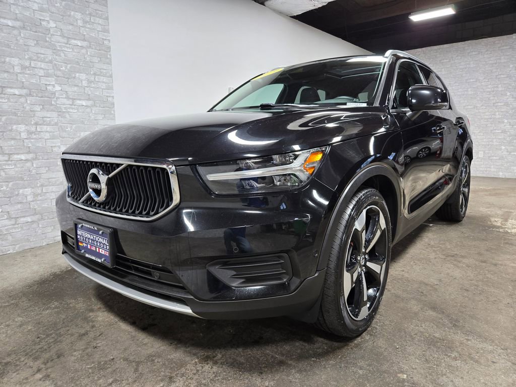 Used 2019 Volvo XC40 T5 Momentum image 5