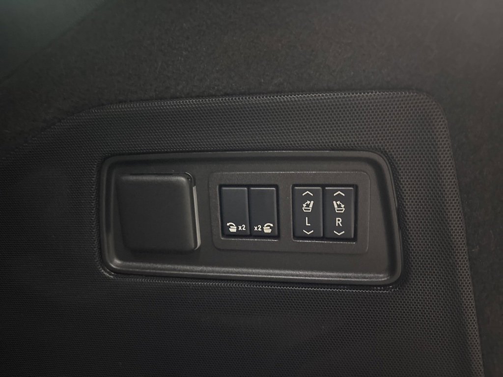 Used 2024 Cadillac Escalade Sport Platinum image 6