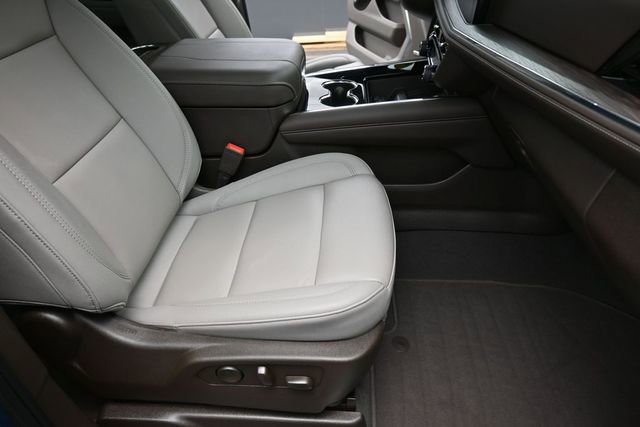 Used 2025 Chevrolet Tahoe LT w/ Advanced Technology Package AWD/4WD image 29