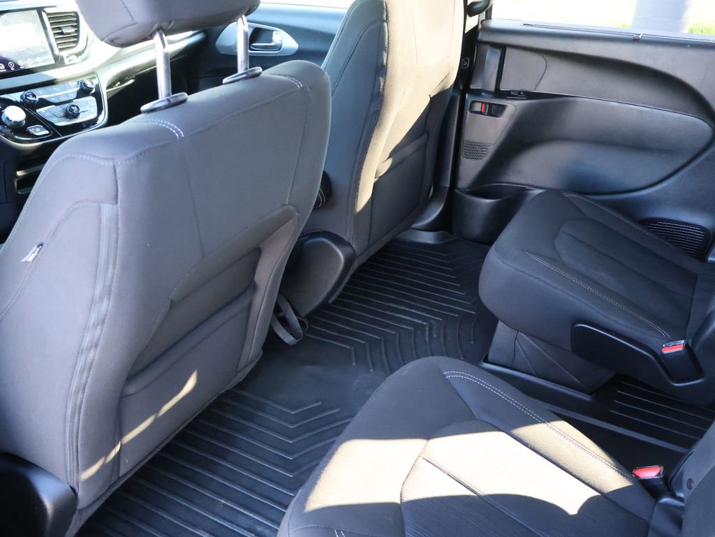 Used 2020 Chrysler Pacifica Touring w/ S Appearance Package image 14