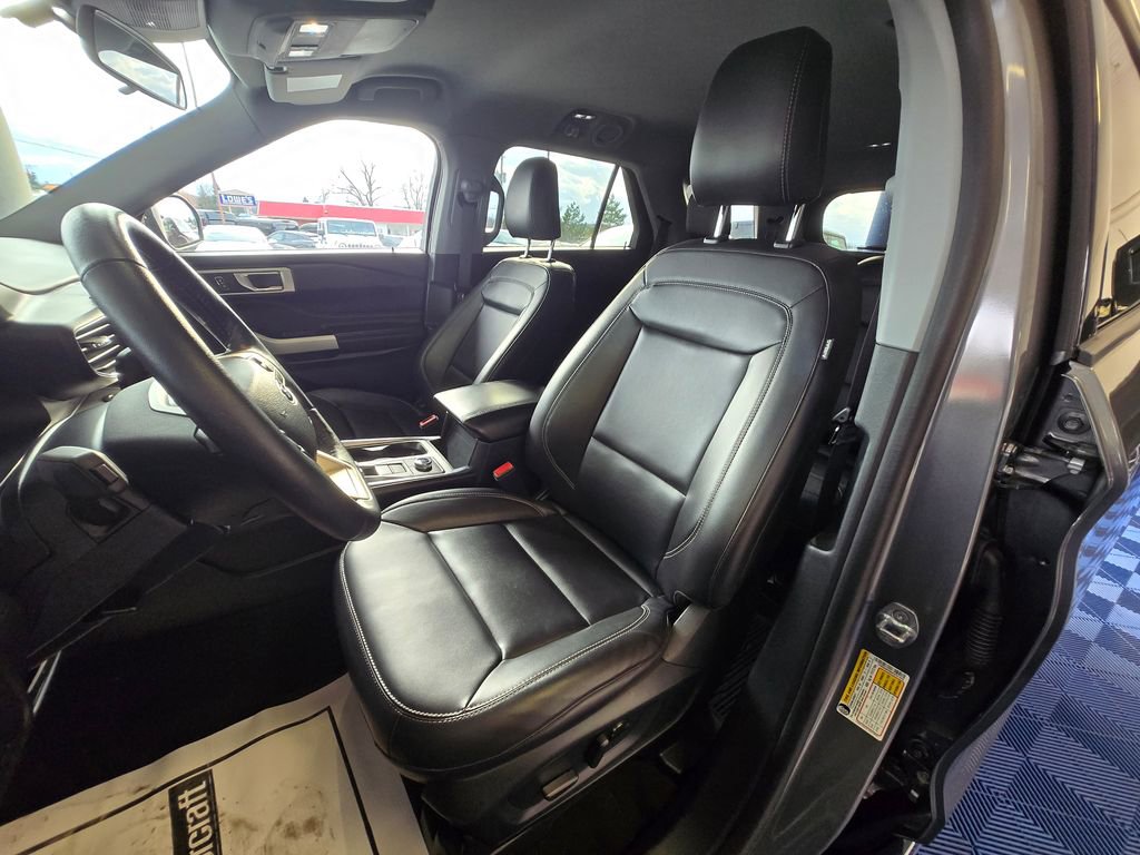 Used 2022 Ford Explorer XLT w/ Equipment Group 202A image 9