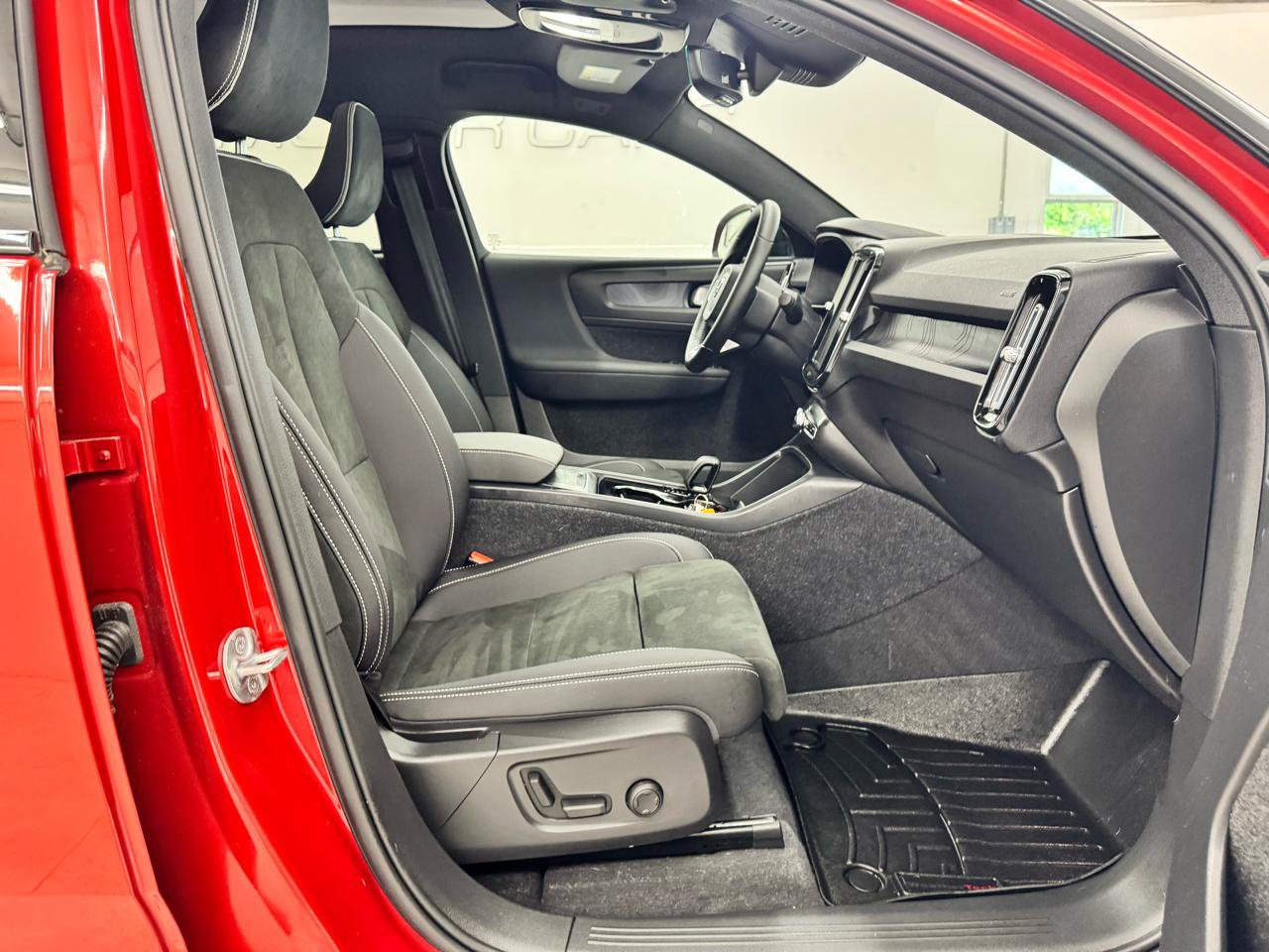 Used 2022 Volvo C40 P8 Recharge Ultimate AWD/4WD image 18