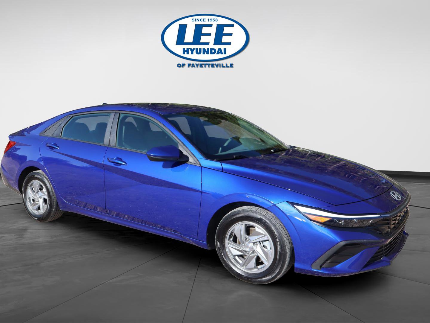 Used 2024 Hyundai Elantra SE FWD image 2