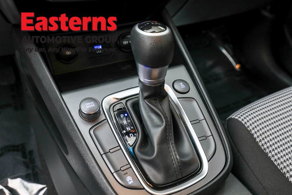 Used 2022 Hyundai Kona SE w/ Winter Weather Package image 23