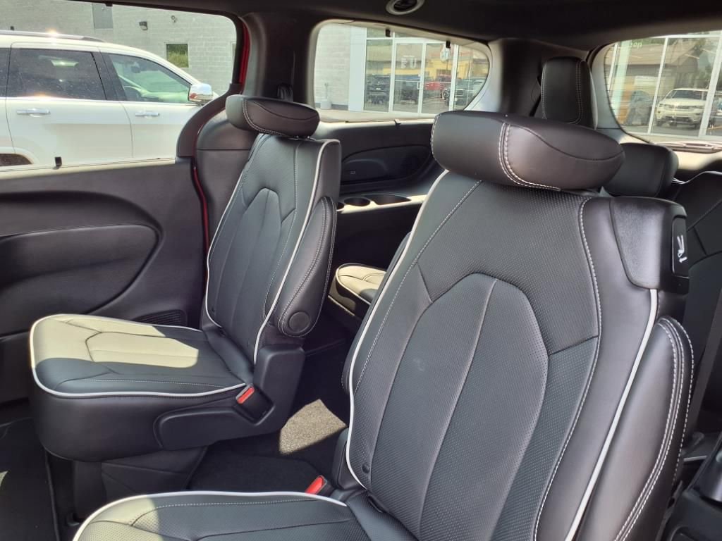 New 2026 Chrysler Pacifica Limited image 22