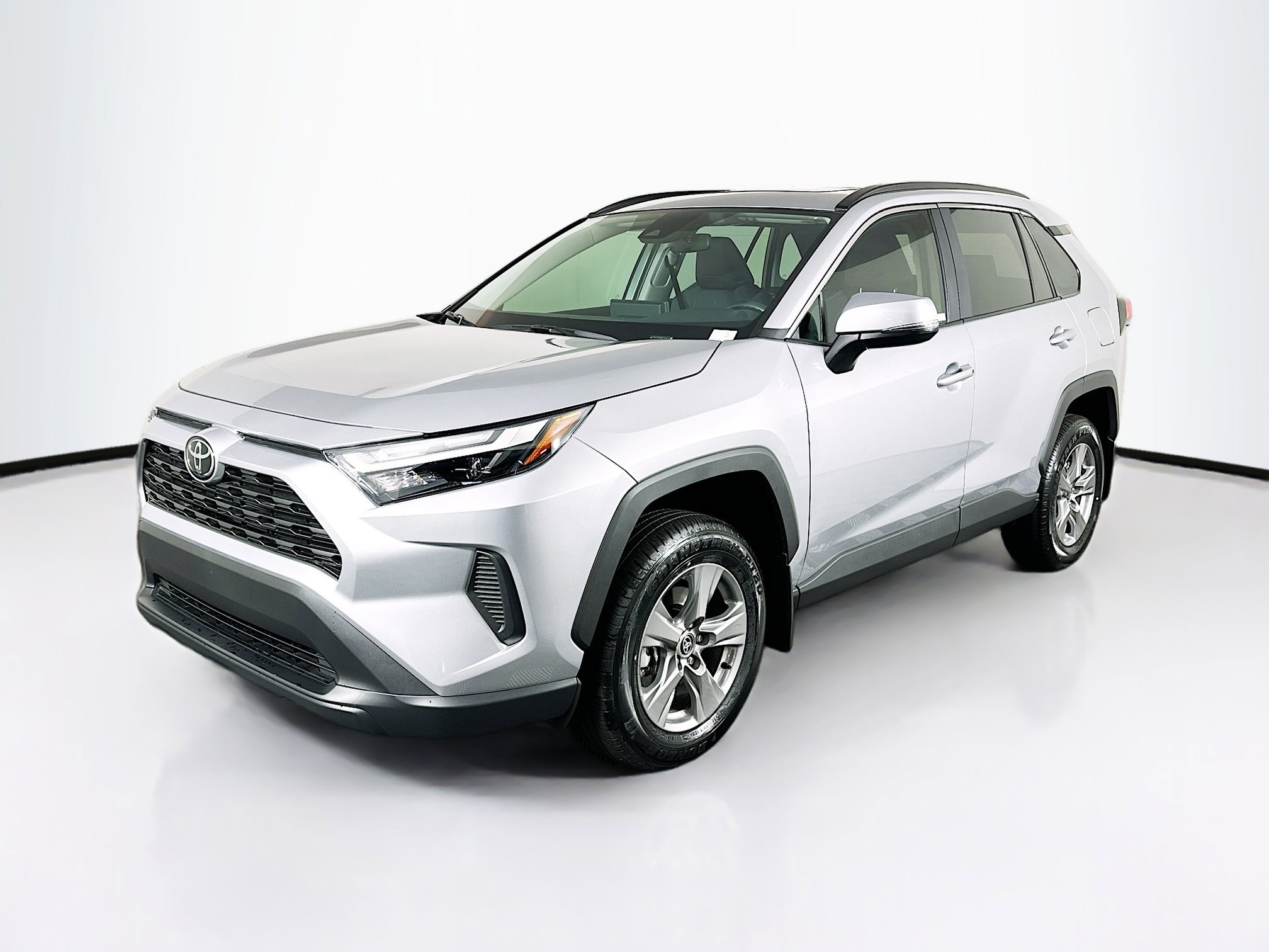 Used 2025 Toyota RAV4 XLE w/ Convenience Package FWD image 3