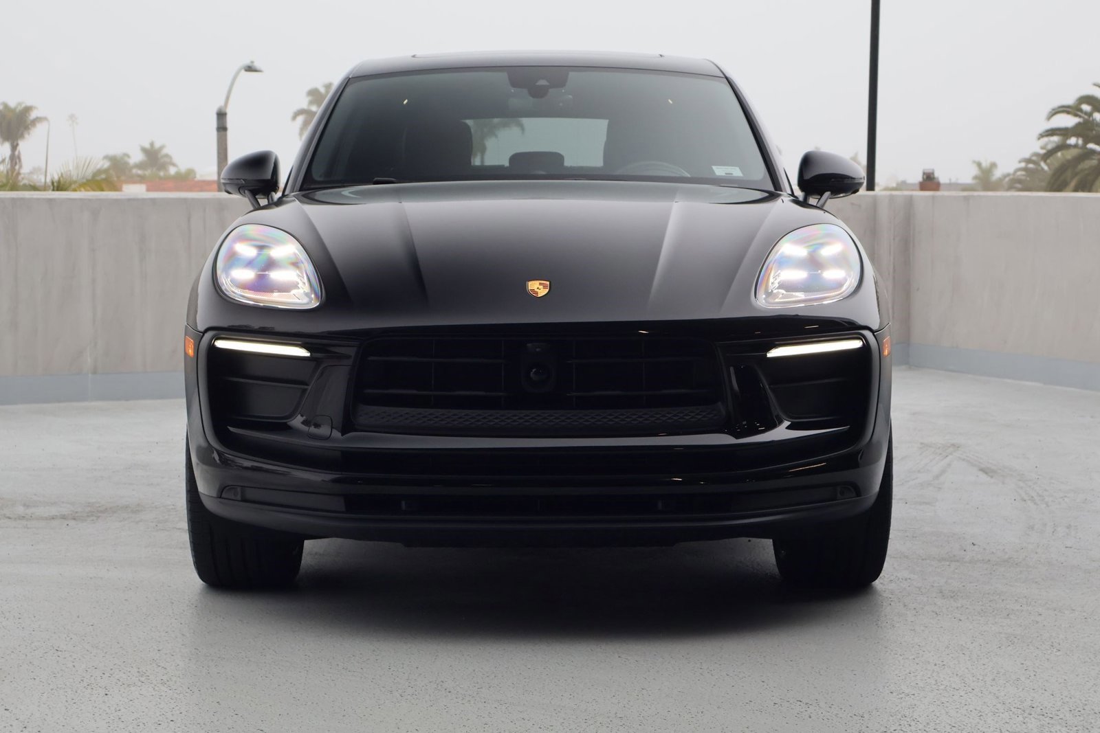 Certified 2025 Porsche Macan image 6