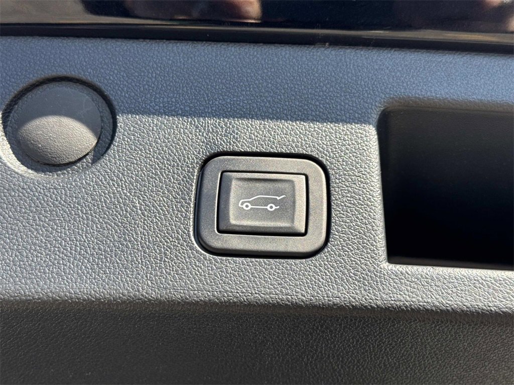 Used 2025 Chevrolet Equinox ACTIV w/ Safety and Technology Package image 15