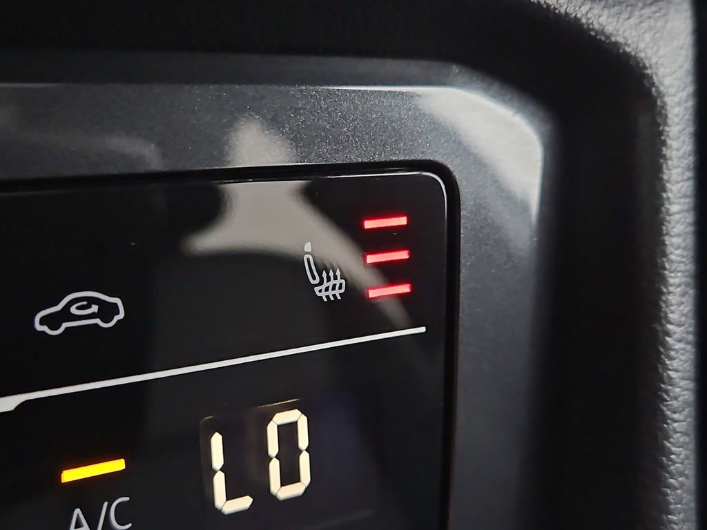 Used 2023 Volkswagen Tiguan SE R-Line image 24