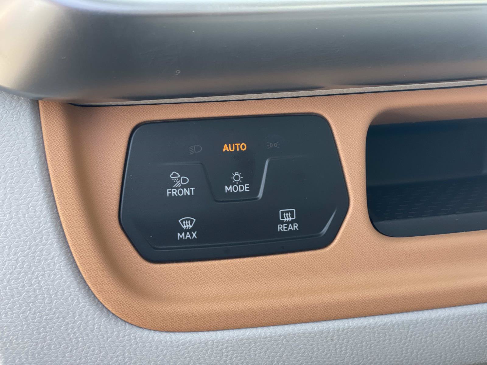 Certified 2025 Volkswagen ID. Buzz 1st Edition RWD image 21
