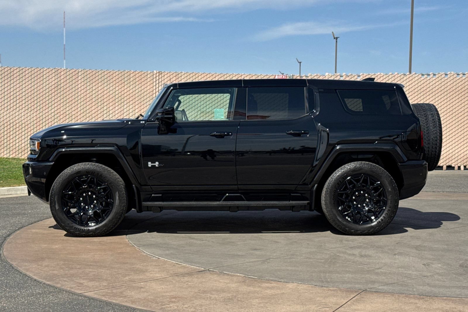 Certified 2024 GMC Hummer EV 2X w/ LPO, Illumination Package AWD/4WD image 7