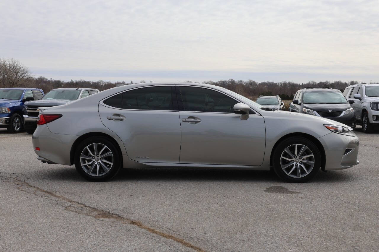 Used 2018 Lexus ES 300h w/ Navigation Package FWD image 7