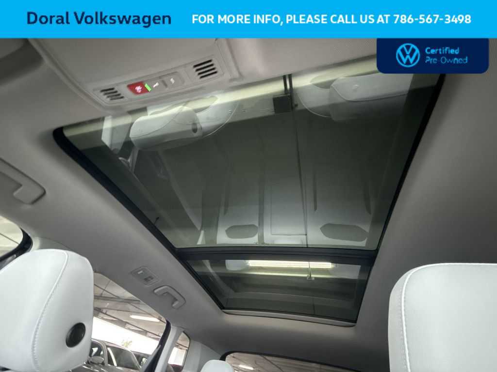 Used 2025 Volkswagen Taos SE FWD image 17