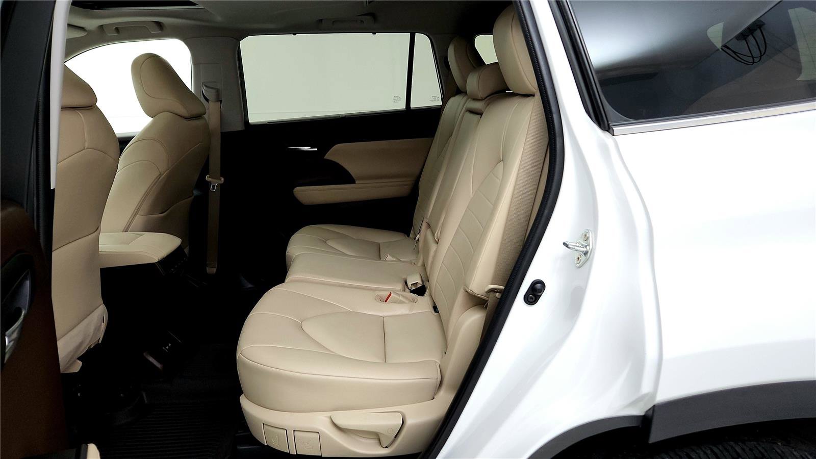 Used 2022 Toyota Highlander XLE image 32