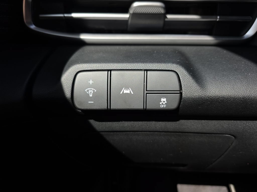 Used 2023 Hyundai Elantra Limited FWD image 41