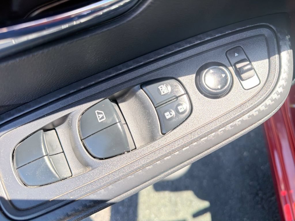 Used 2020 Nissan Versa SV FWD image 15