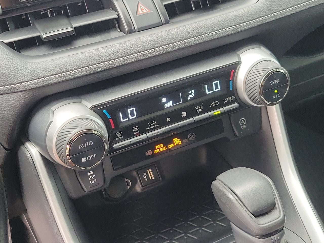 Used 2024 Toyota RAV4 XLE w/ Convenience Package FWD image 27