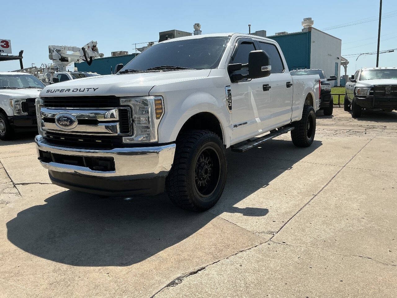 Used 2019 Ford F250 XLT w/ Snow Plow Prep Package AWD/4WD image 2