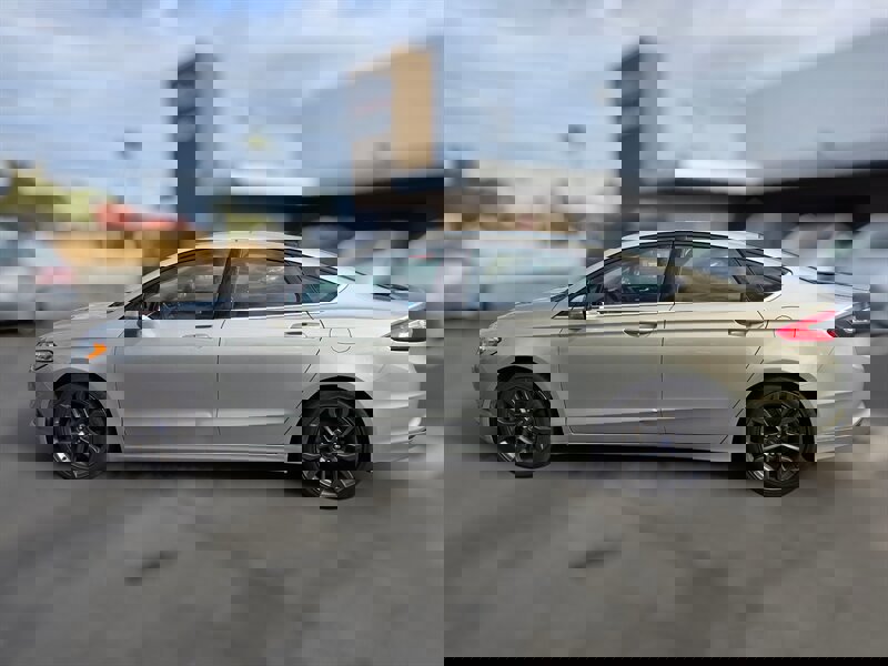 Used 2015 Ford Fusion SE w/ Equipment Group 201A image 4