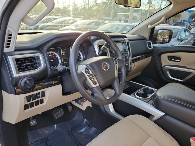 Used 2017 Nissan Titan SV image 16