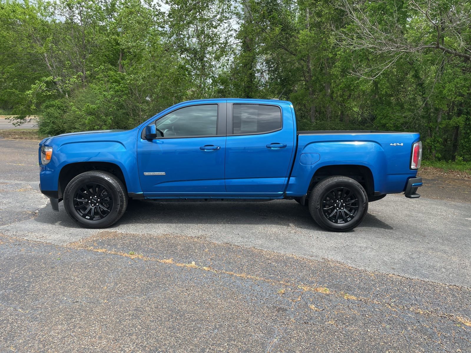Used 2022 GMC Canyon Elevation w/ Elevation Premium Package image 2